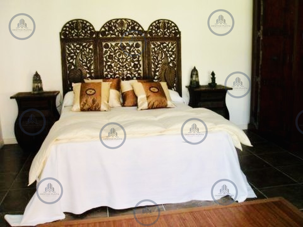 Casa ID.2822 - Casa en barrio privado Laguna Blanca 5 dormitorios más dependencia con piscina 