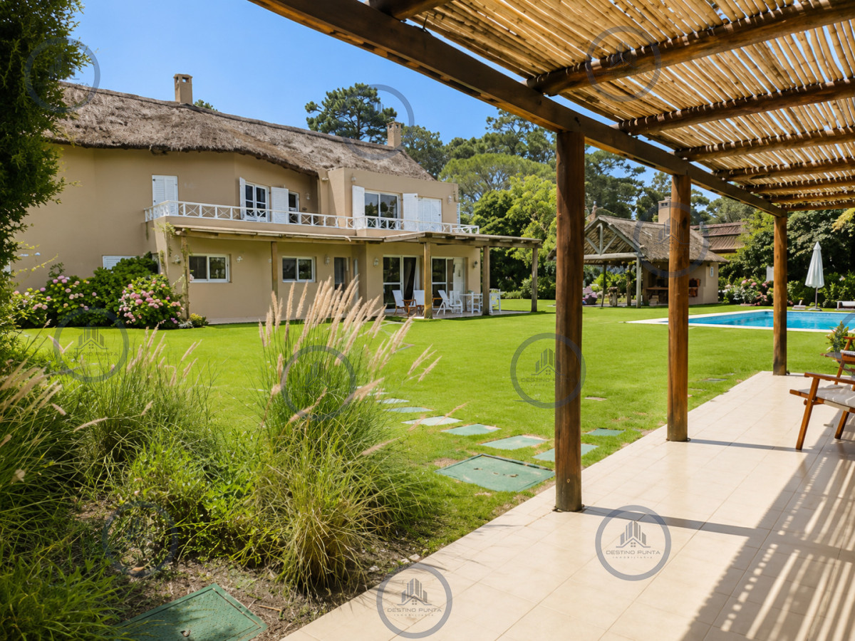 Casa de 5 Suites con Piscina y Parrillero en San Rafael, Punta del Este — fotografía 2