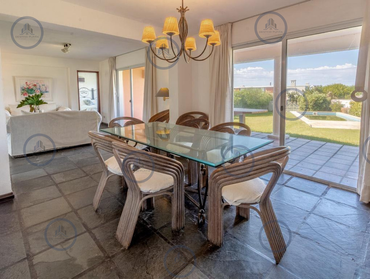 Casa ID.1097 - Excelente Casa de 4 Dormitorios con Vista al Mar y Piscina en Montoya, La Barra