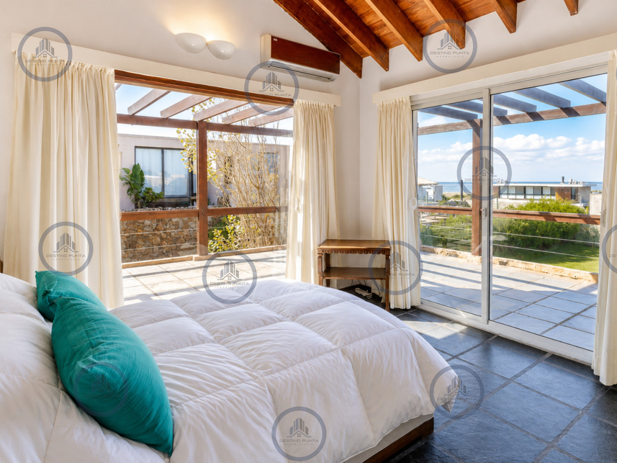 Casa ID.1097 - Excelente Casa de 4 Dormitorios con Vista al Mar y Piscina en Montoya, La Barra