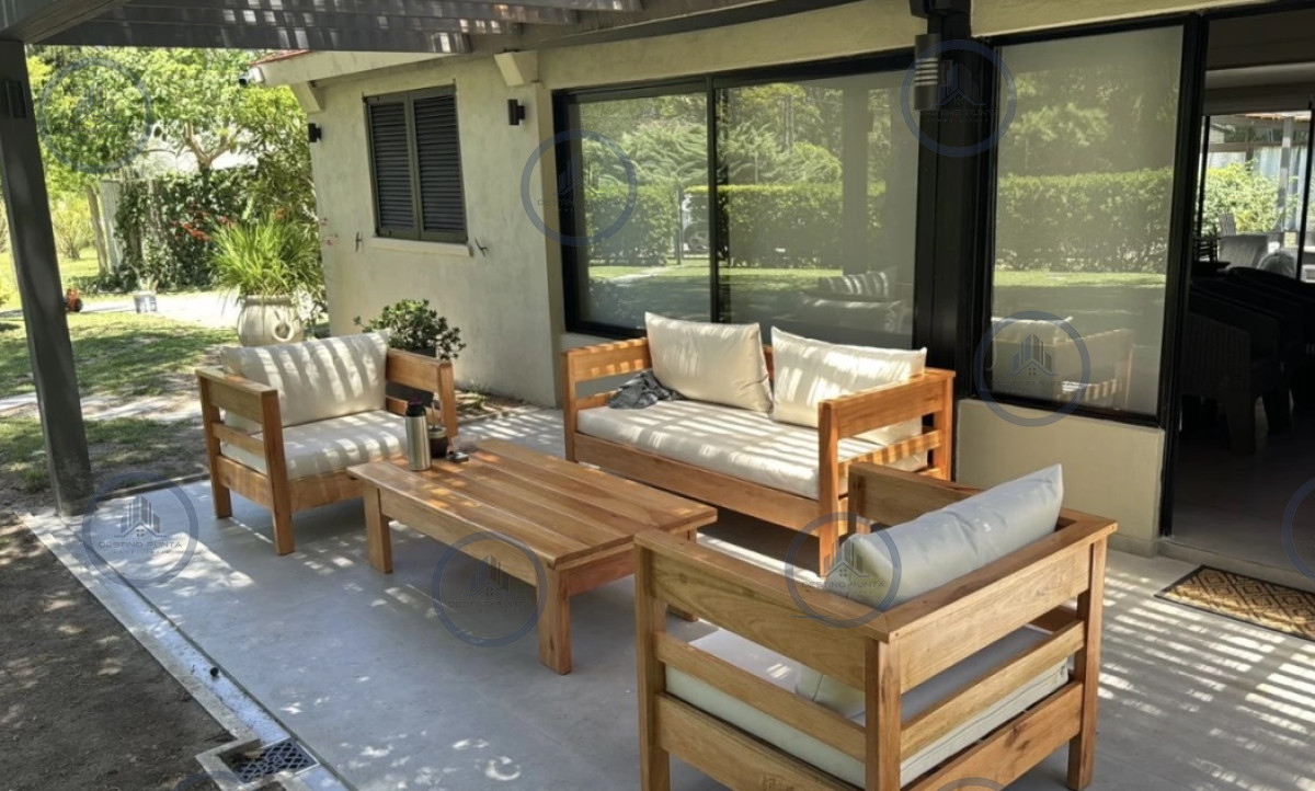 Casa ID.1408 - Casa Reciclada de 4 Dormitorios con Piscina en San Rafael, Venta y Alquiler Anual