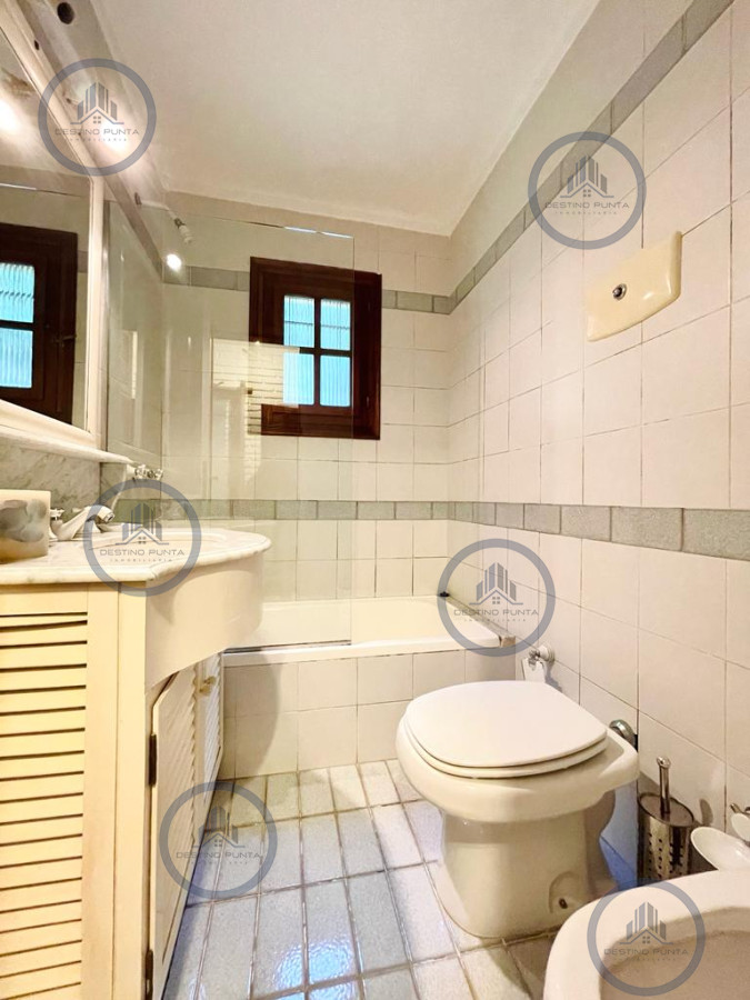 Casa ID.337 - Excelente Casa de 4 Dormitorios en Playa Mansa - Punta del Este