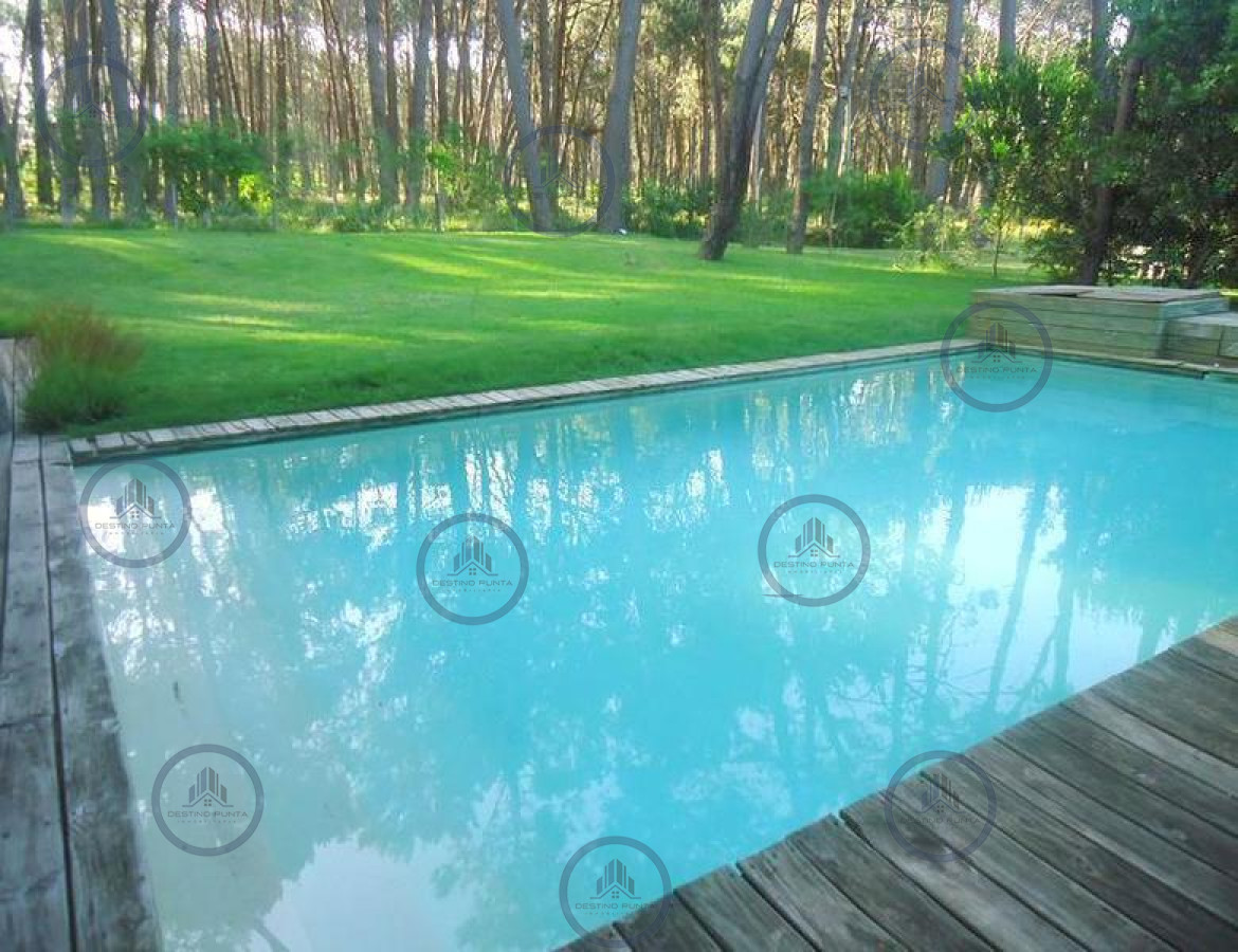 Casa ID.269 - Venta y alquiler de gran casa de cuatro dormitorios en Laguna Blanca Barrio Privado de Manantiales