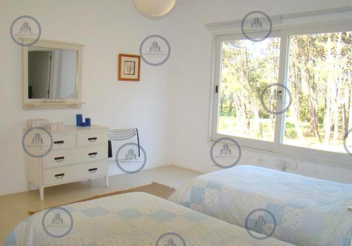 Casa ID.269 - Venta y alquiler de gran casa de cuatro dormitorios en Laguna Blanca Barrio Privado de Manantiales