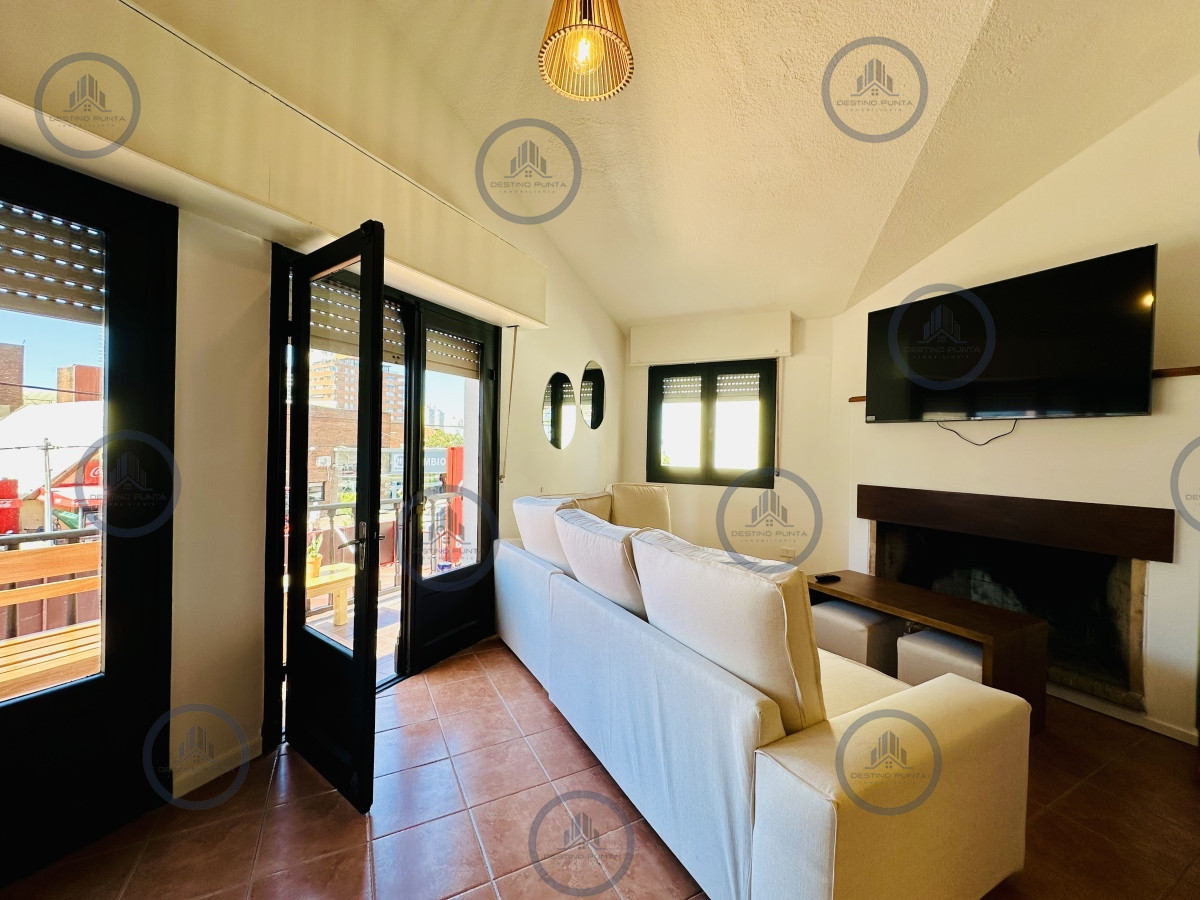 Casa estilo apartamento reciclada a nuevo en la mejor ubicación a pasos de la playa, Península, Brava y Mansa, Punta del Este - Alquiler — fotografía 4