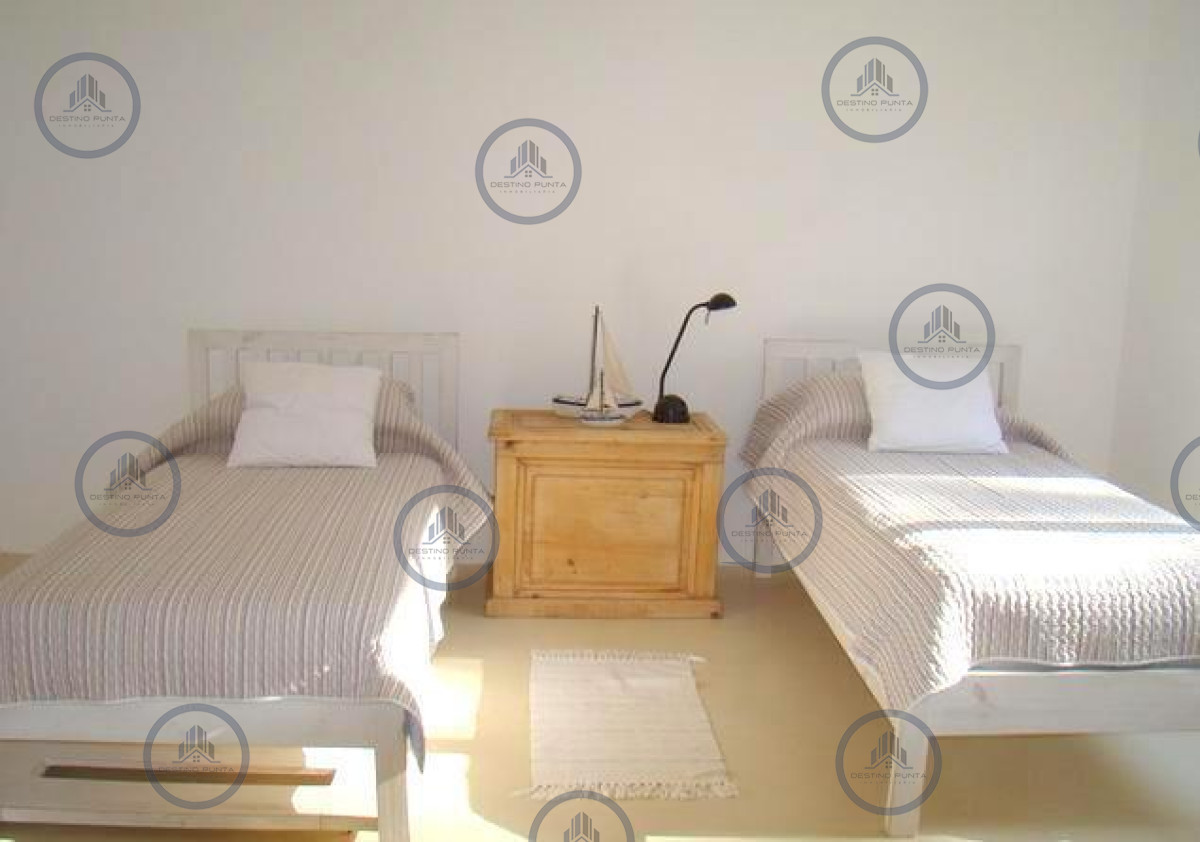Casa ID.269 - Venta y alquiler de gran casa de cuatro dormitorios en Laguna Blanca Barrio Privado de Manantiales