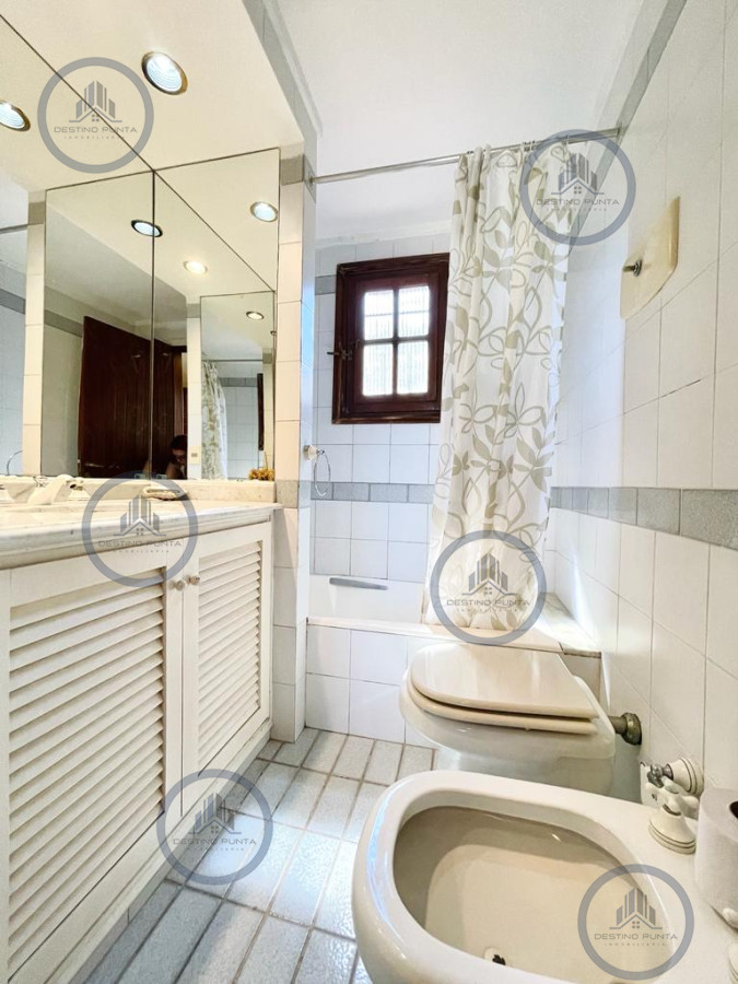 Casa ID.337 - Excelente Casa de 4 Dormitorios en Playa Mansa - Punta del Este