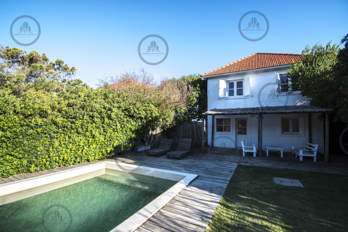 Casa ID.393 - Excelente Casa de 4 Dormitorios con Piscina y Parrillero en Montoya, La Barra