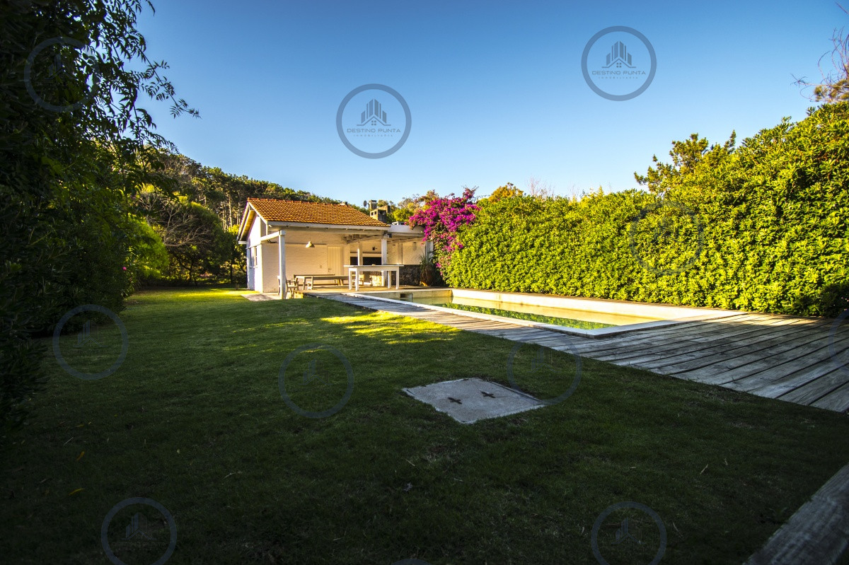 Casa ID.393 - Excelente Casa de 4 Dormitorios con Piscina y Parrillero en Montoya, La Barra