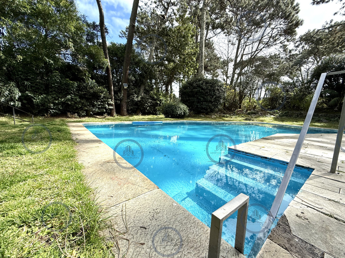 Casa en alquiler de temporada con 4 suites más dependencia en 4500 m2 piscina y parrillero — fotografía 2