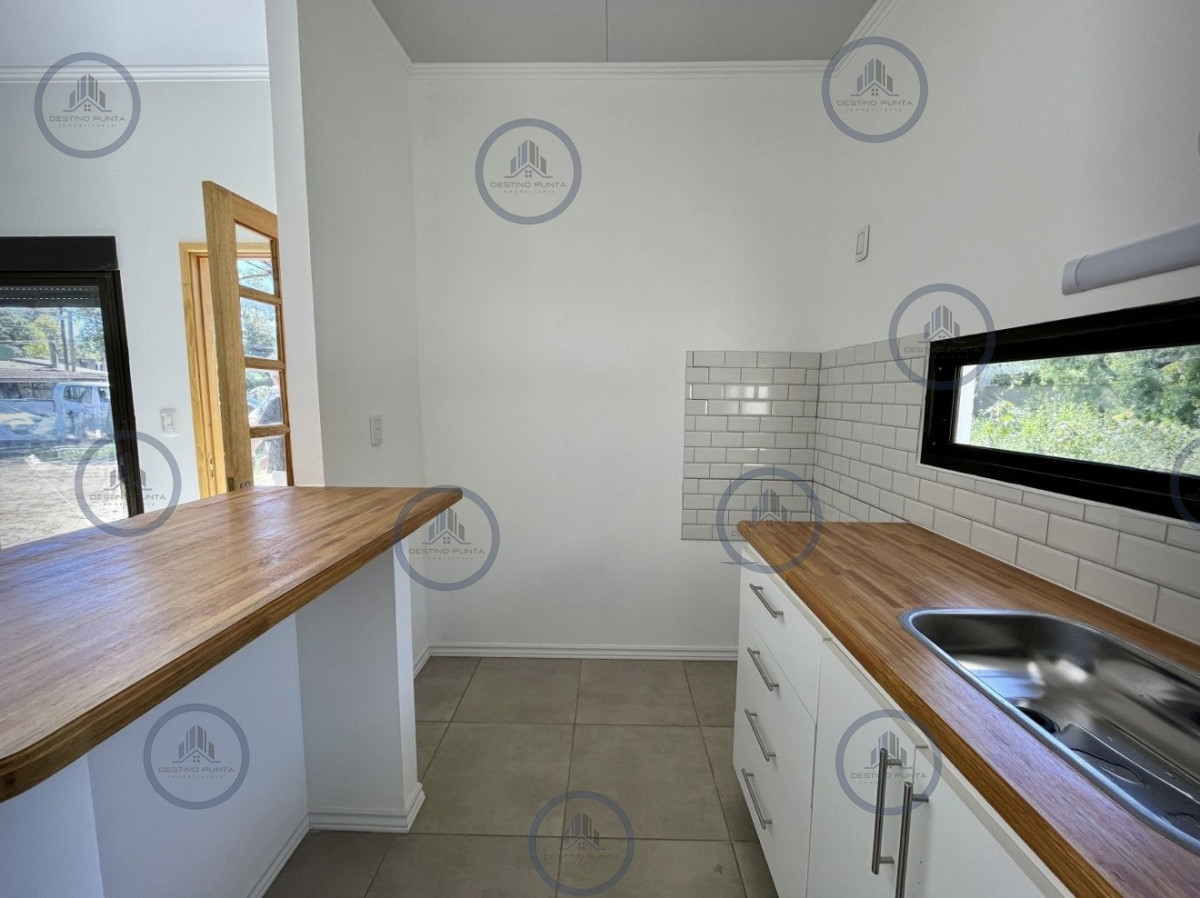 Casa en venta a estrenar de 2 dormitorios cerca del Arroyo en El Tesoro, La Barra — fotografía 2