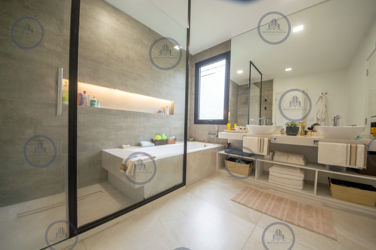Casa ID.2366 - Casa en venta en San Rafael de 5 dormitorios, a estrenar