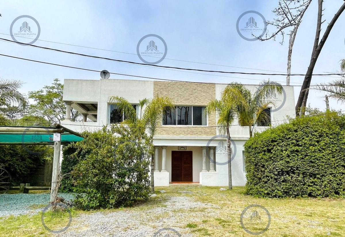 Casa de 4 Dormitorios en Montoya, La Barra — fotografía 1