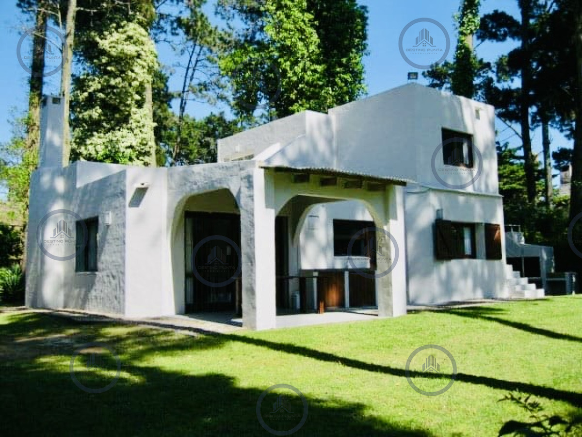 Casa de 3 dormitorios al alquiler de temporada Barrio Pinares, Punta del Este — fotografía 1
