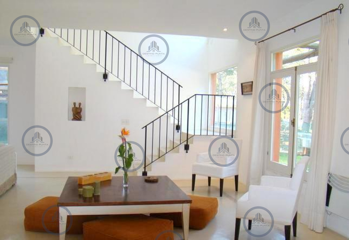 Casa ID.269 - Venta y alquiler de gran casa de cuatro dormitorios en Laguna Blanca Barrio Privado de Manantiales