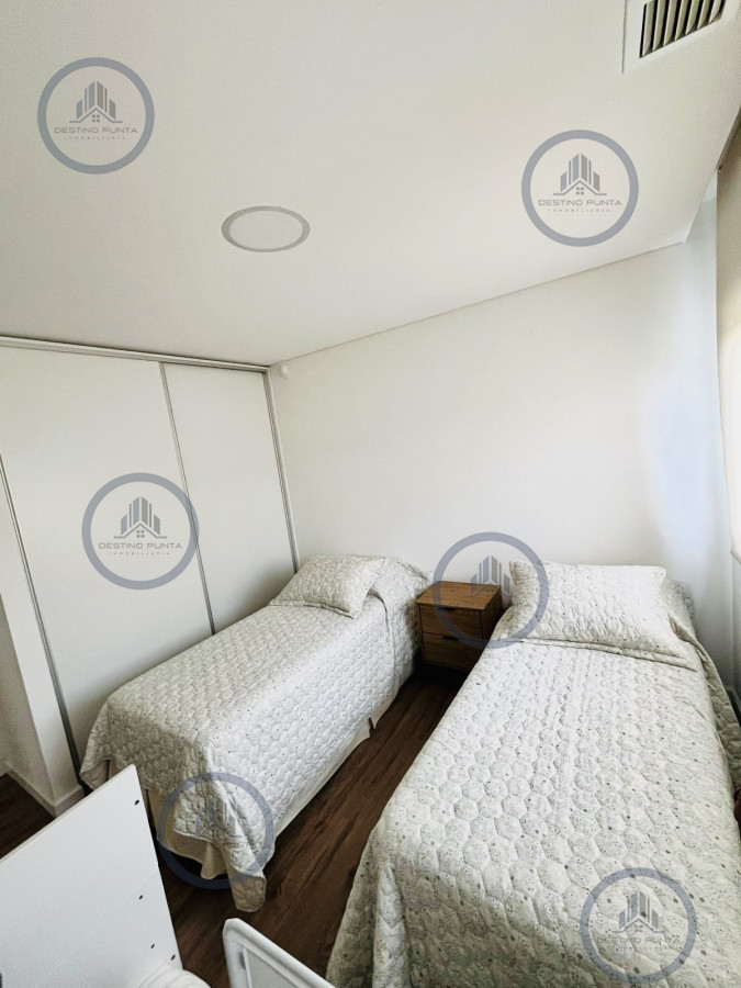 Casa ID.2333 - Moderna Casa de 4 Dormitorios, Piscina Climatizada y Parrillero en Punta Ballena, Barrio Semi Privado