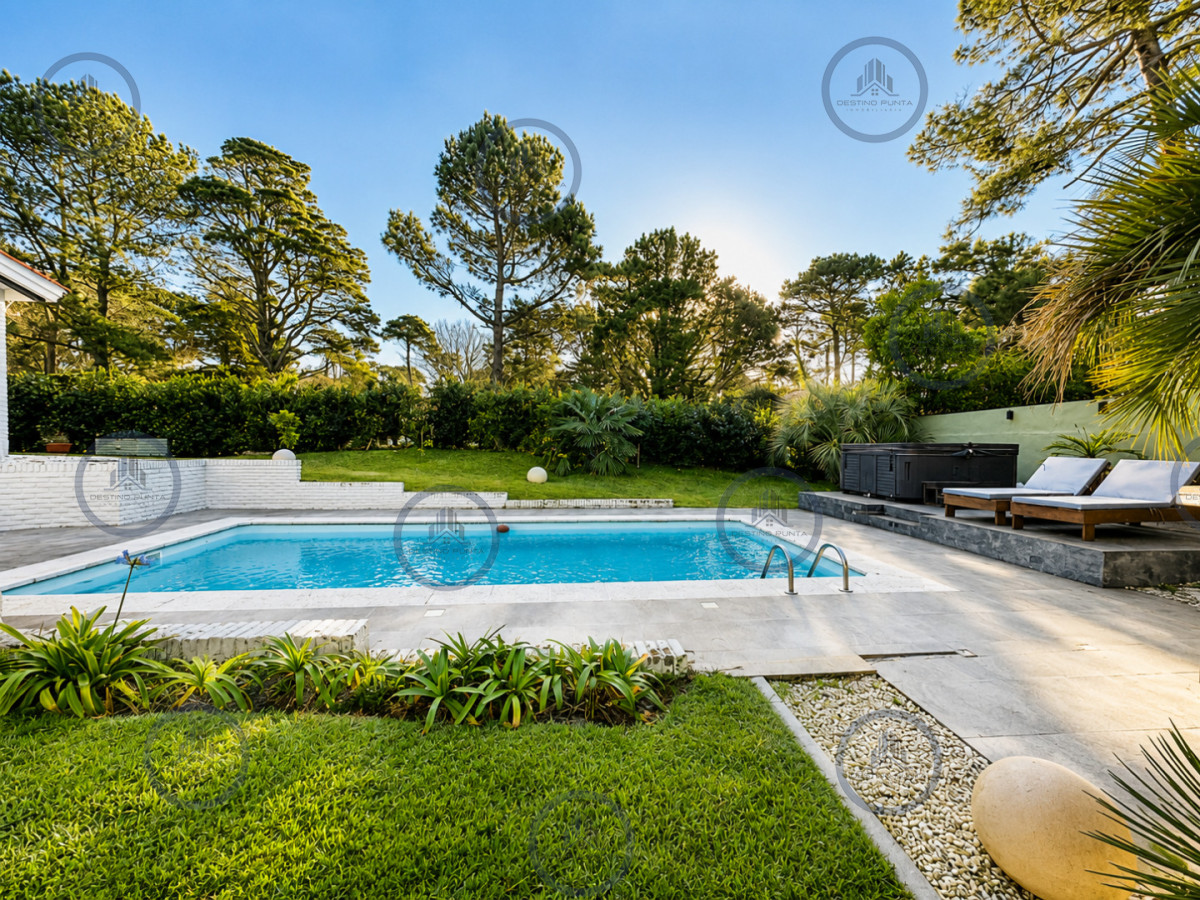 Espectacular Casa Moderna de 5 Dormitorios con Piscina Climatizada y Barbacoa en Alquiler de Temporada, Punta del Este — fotografía 2
