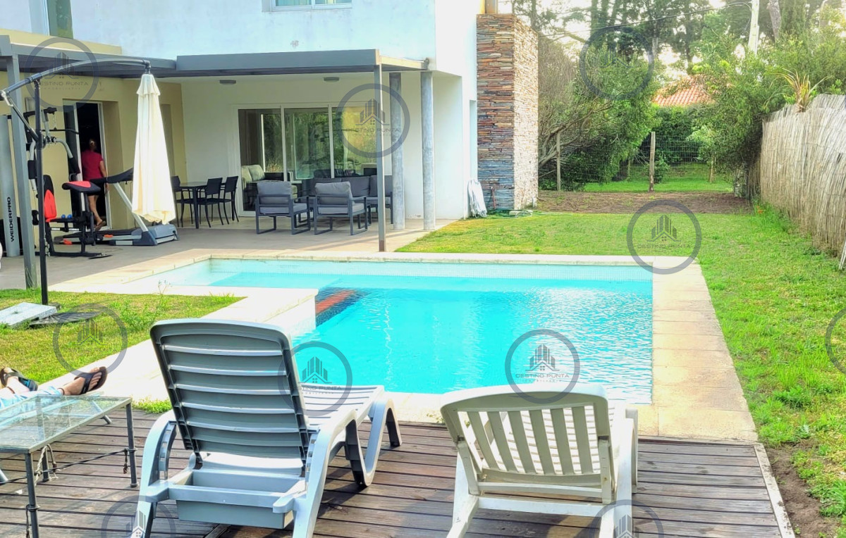 Casa ID.2392 - Casa moderna de 5 dormitorios y Piscina Climatizada en Punta del Este