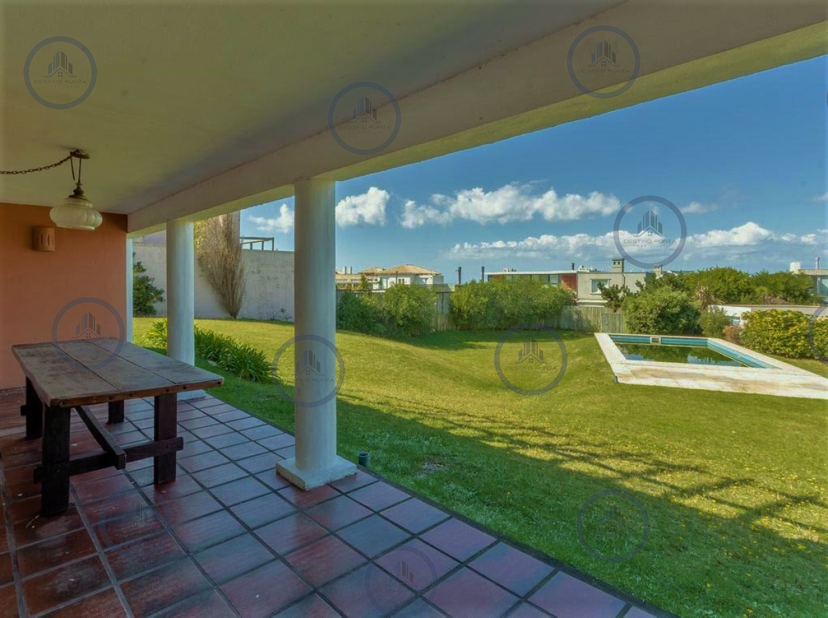 Casa ID.1097 - Excelente Casa de 4 Dormitorios con Vista al Mar y Piscina en Montoya, La Barra