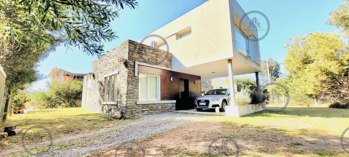 Casa ID.2392 - Casa moderna de 5 dormitorios y Piscina Climatizada en Punta del Este