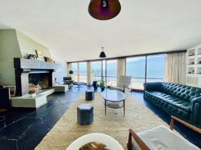 Gran Casa en Venta sobre el Mar de 5 Dormitorios y Dependencia en Península, Punta del Este