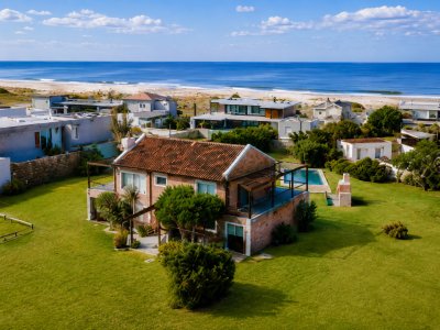 Excelente Casa de 4 Dormitorios con Vista al Mar y Piscina en Montoya, La Barra