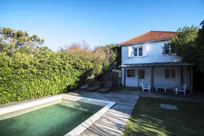 Excelente Casa de 4 Dormitorios en Montoya - La Barra
