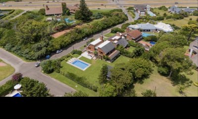 Excelente casa de 4 suites más dependencia con piscina climatizada a pasos de la Playa, San Rafael