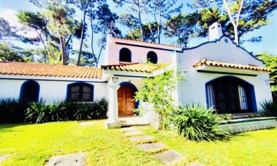 Casa en venta en San Rafael de 4 domitorios y dependencia de servicio, Punta del Este