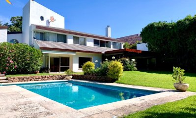 Excelente Casa de 3 Dormitorios en Suite y Piscina en Rincón del Indio