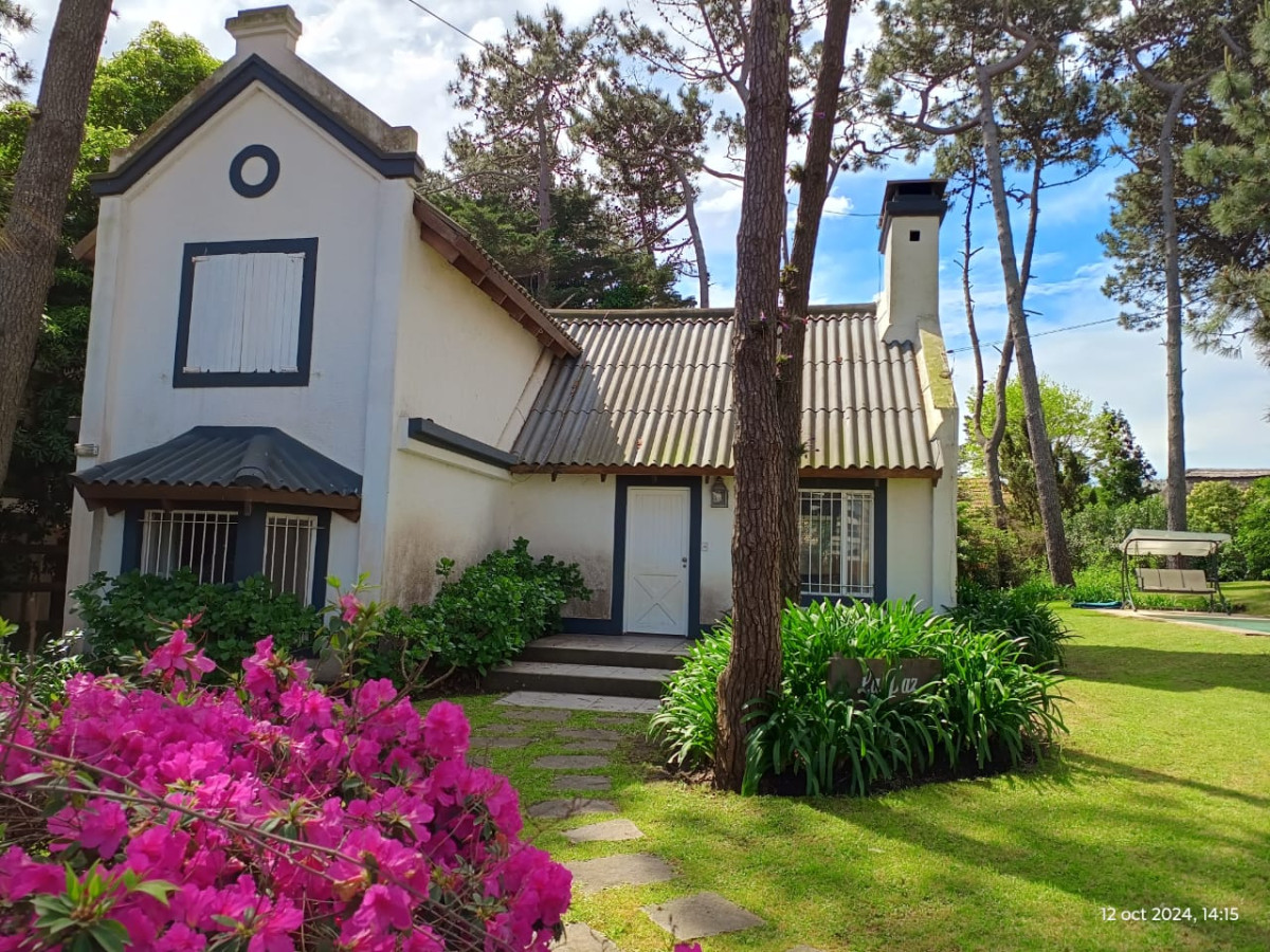 Casa de 3 Dormitorios más Dependencia y Piscina, en Aidy Grill Punta del Este, Ubicada a pasos del Mar