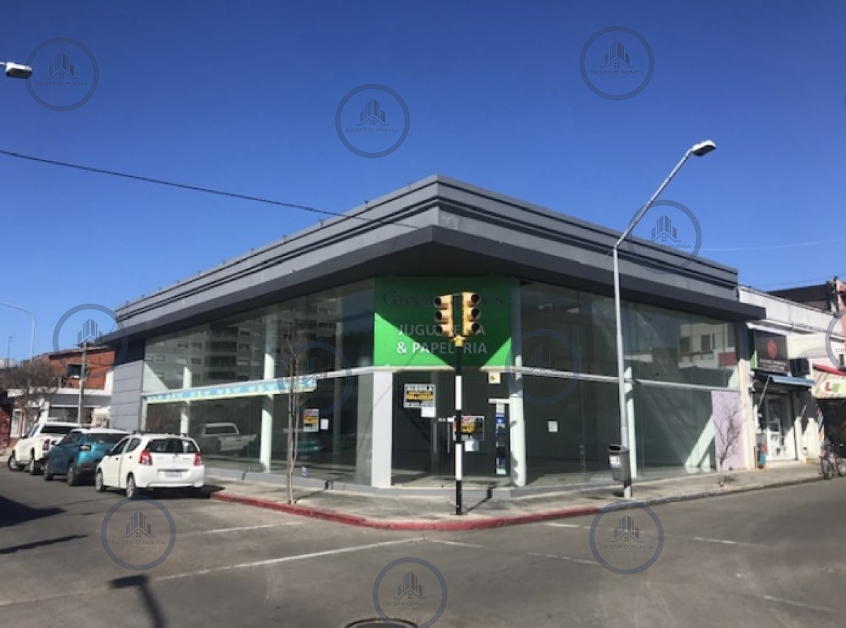 Local Comercial ID.1594 - Excelente Local Esquinero en Pleno Centro de Maldonado,
