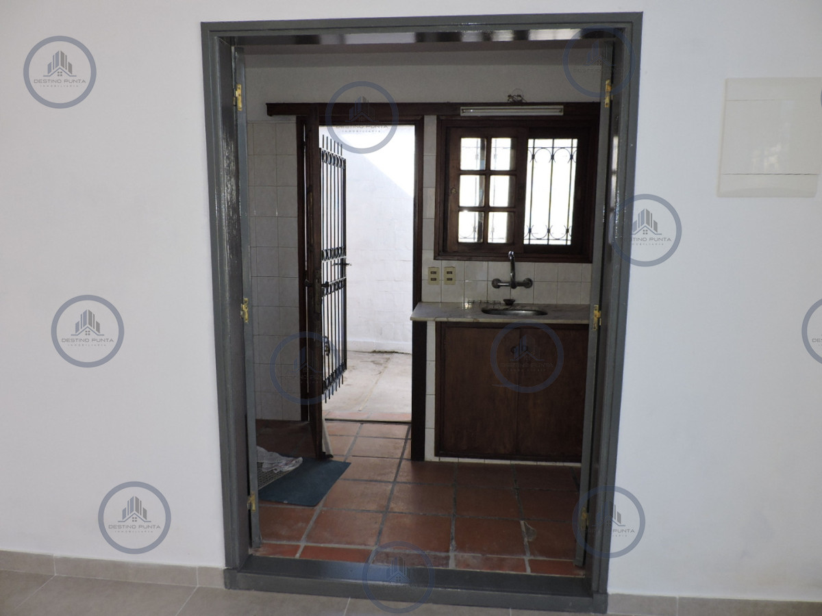 Local Comercial ID.3215 - Local comercial en centro de Maldonado Alquiler Anual
