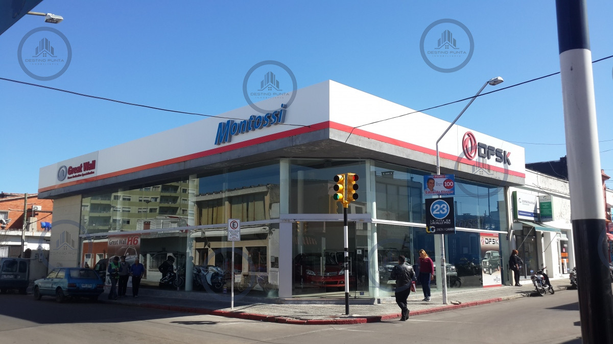 Local Comercial ID.1594 - Excelente Local Esquinero en Pleno Centro de Maldonado,