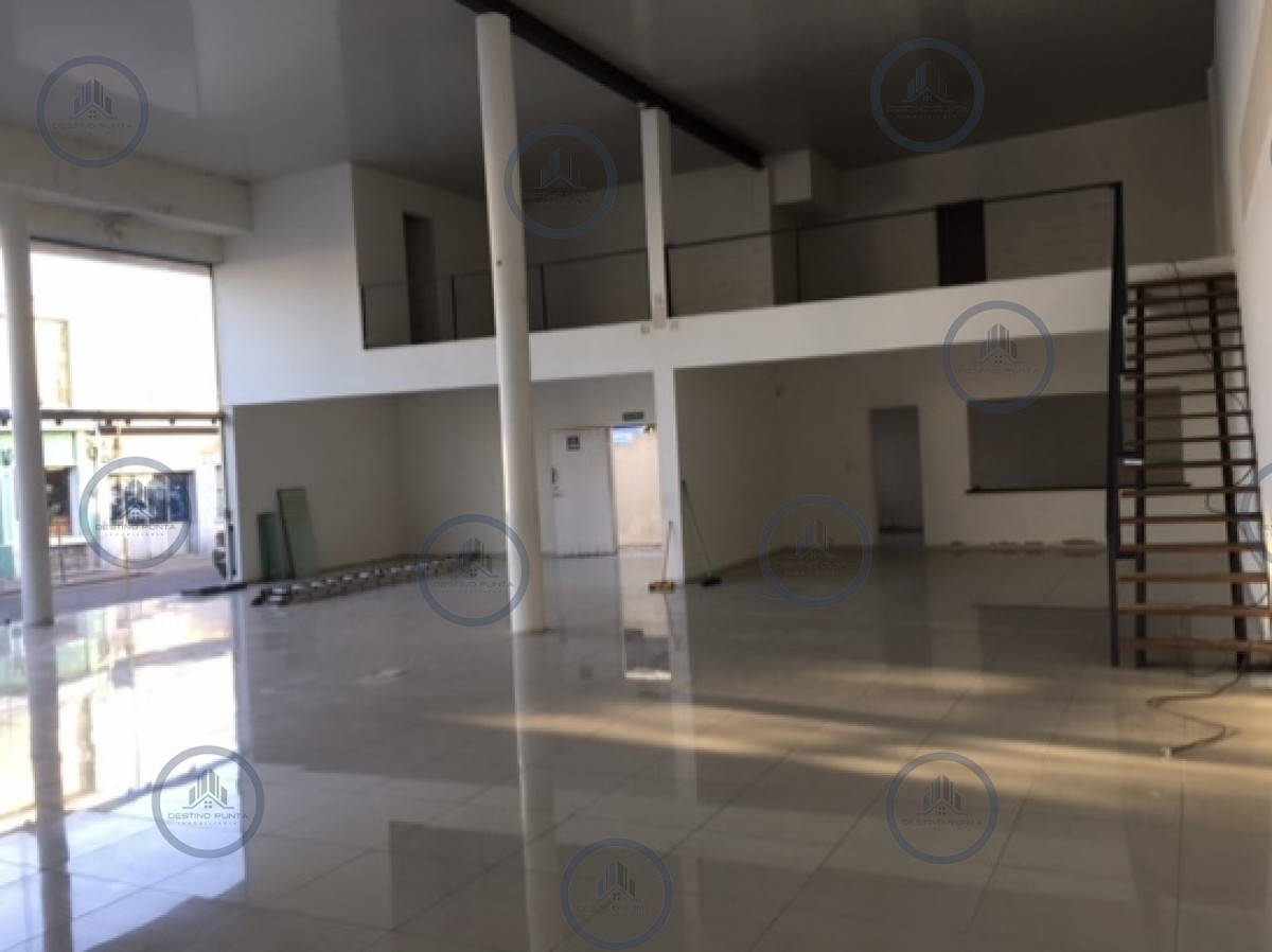 Local Comercial ID.1594 - Excelente Local Esquinero en Pleno Centro de Maldonado,