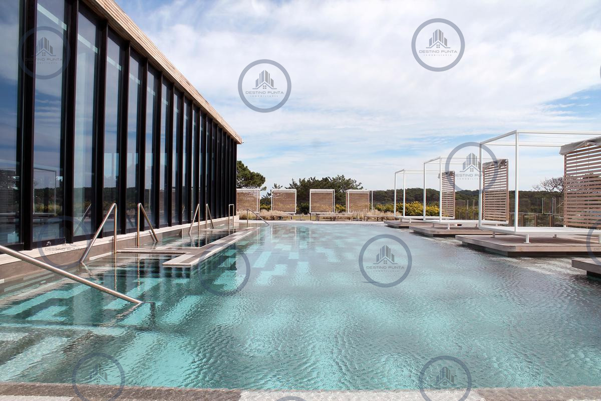 Apartamento ID.680 - Venta y alquiler de Apartamento de 1 Dormitorio en suite piso alto de Torre Surfside Village, Punta del Este