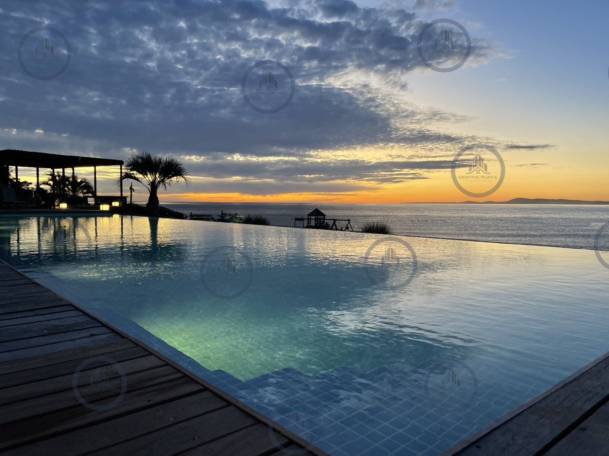 Apartamento ID.1192 - Venta y alquiler de apartamento de dos dormitorios con parrillero de uso exclusivo en Punta Ballena