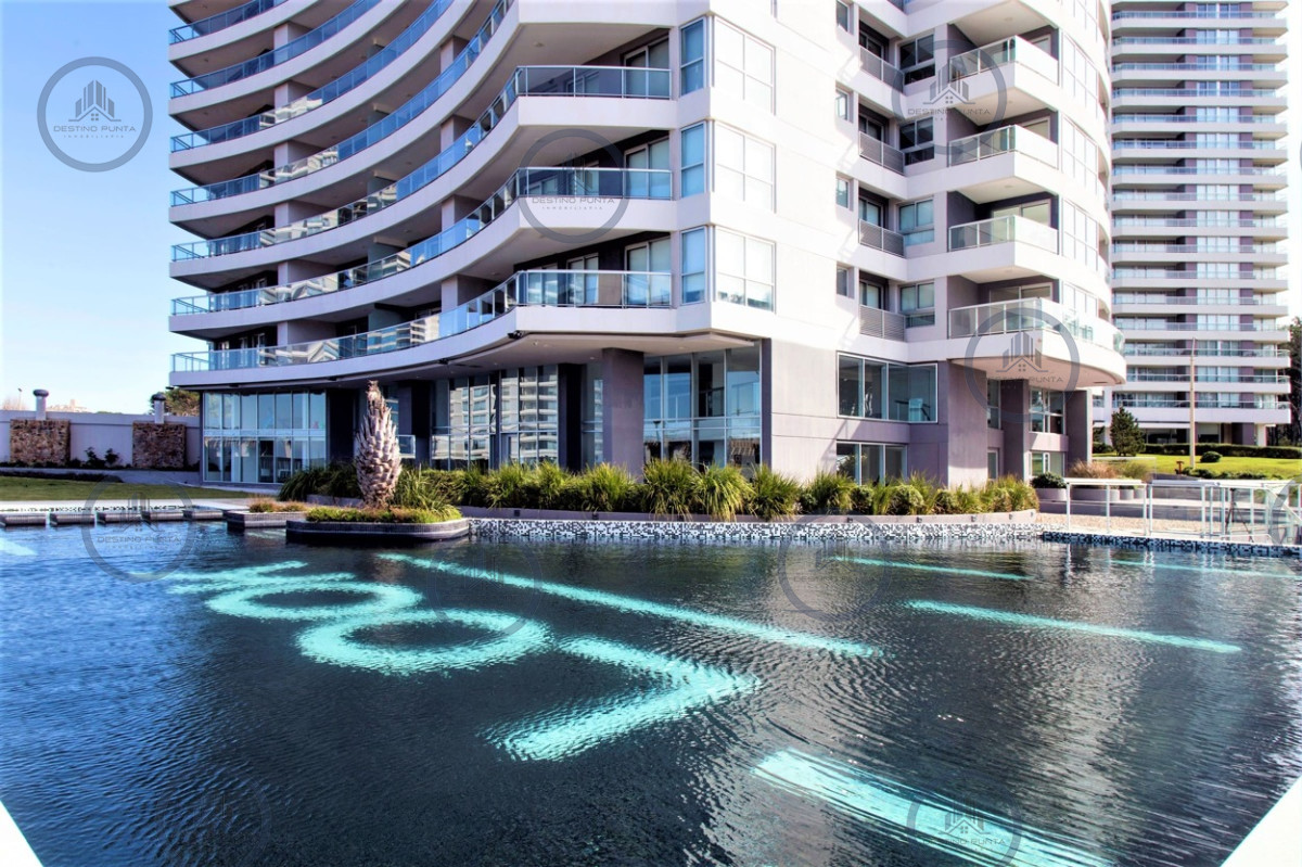 Apartamento ID.171 - Moderno Penthouse con Vista al Mar, en Playa Brava, 3 Dormitorios con Parrillero y Dependencia de servicio