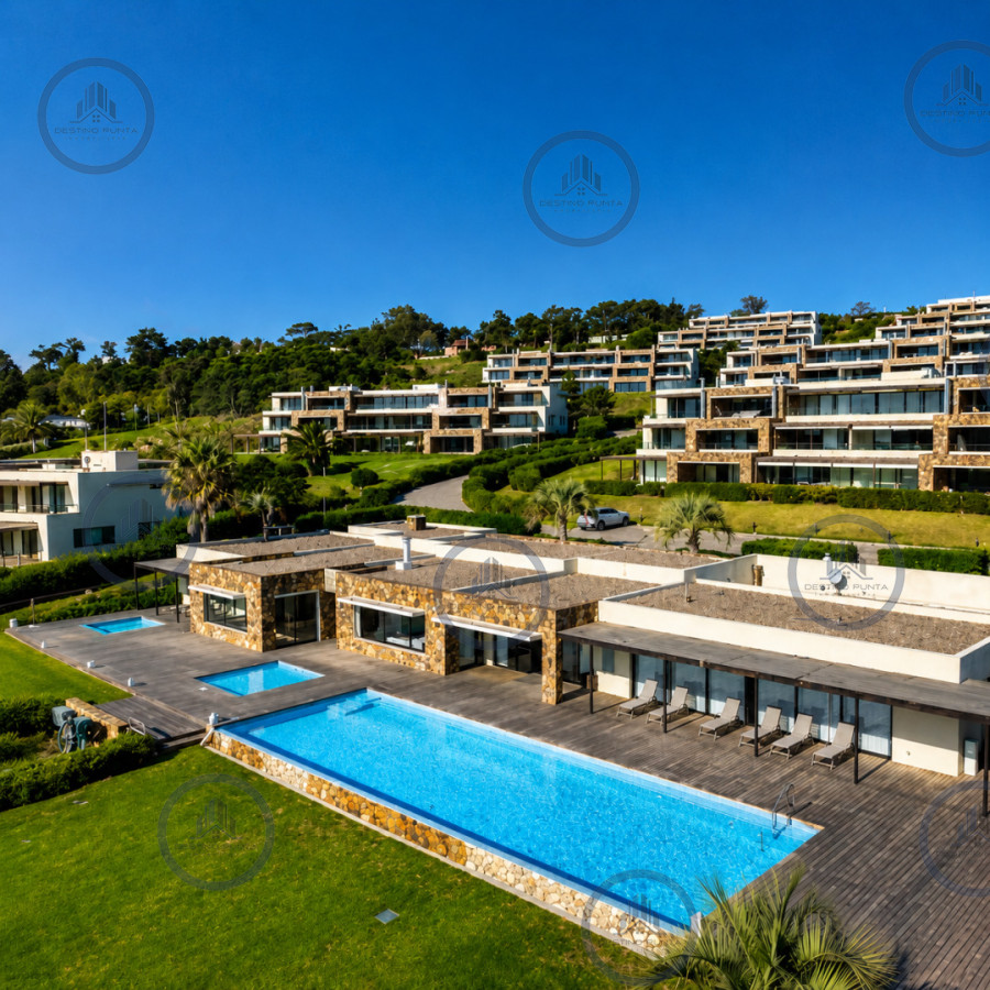 Apartamento ID.2462 - Excelente y amplio departamento duplex en venta de 3 dormitorios mas dependencia con parrillero, Punta Ballena