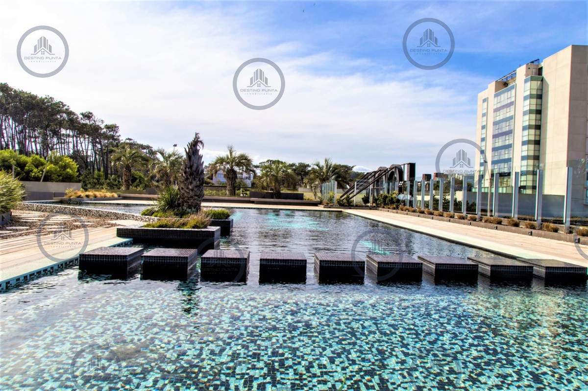 Apartamento ID.171 - Moderno Penthouse con Vista al Mar, en Playa Brava, 3 Dormitorios con Parrillero y Dependencia de servicio