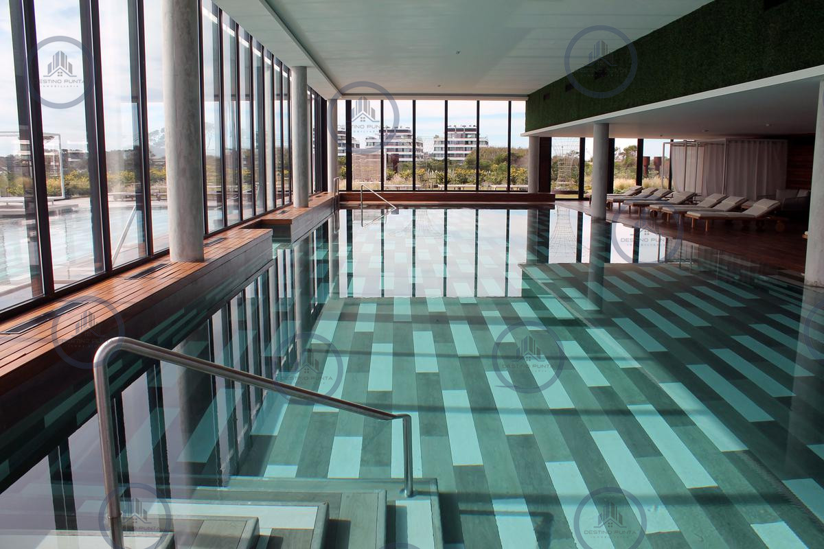 Apartamento ID.680 - Venta y alquiler de Apartamento de 1 Dormitorio en suite piso alto de Torre Surfside Village, Punta del Este