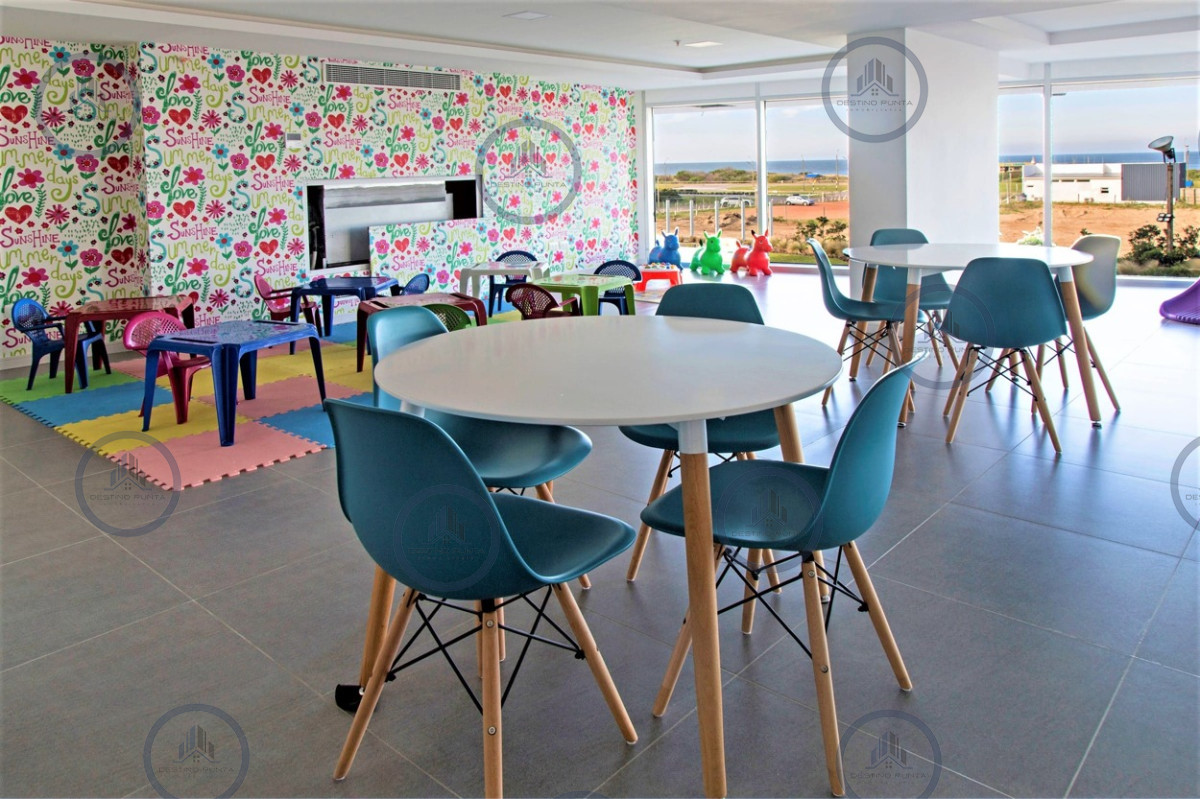 Apartamento ID.171 - Moderno Penthouse con Vista al Mar, en Playa Brava, 3 Dormitorios con Parrillero y Dependencia de servicio