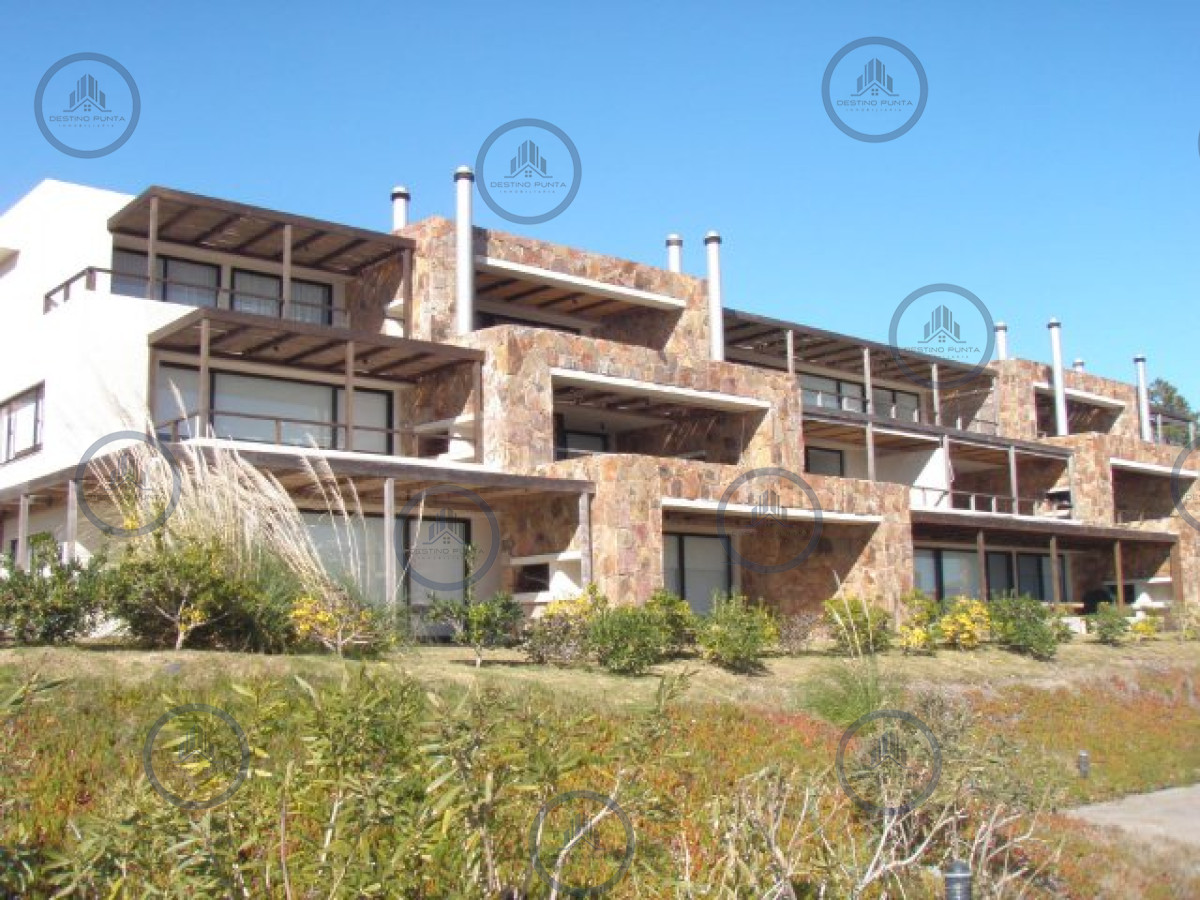 Apartamento ID.1192 - Venta y alquiler de apartamento de dos dormitorios con parrillero de uso exclusivo en Punta Ballena