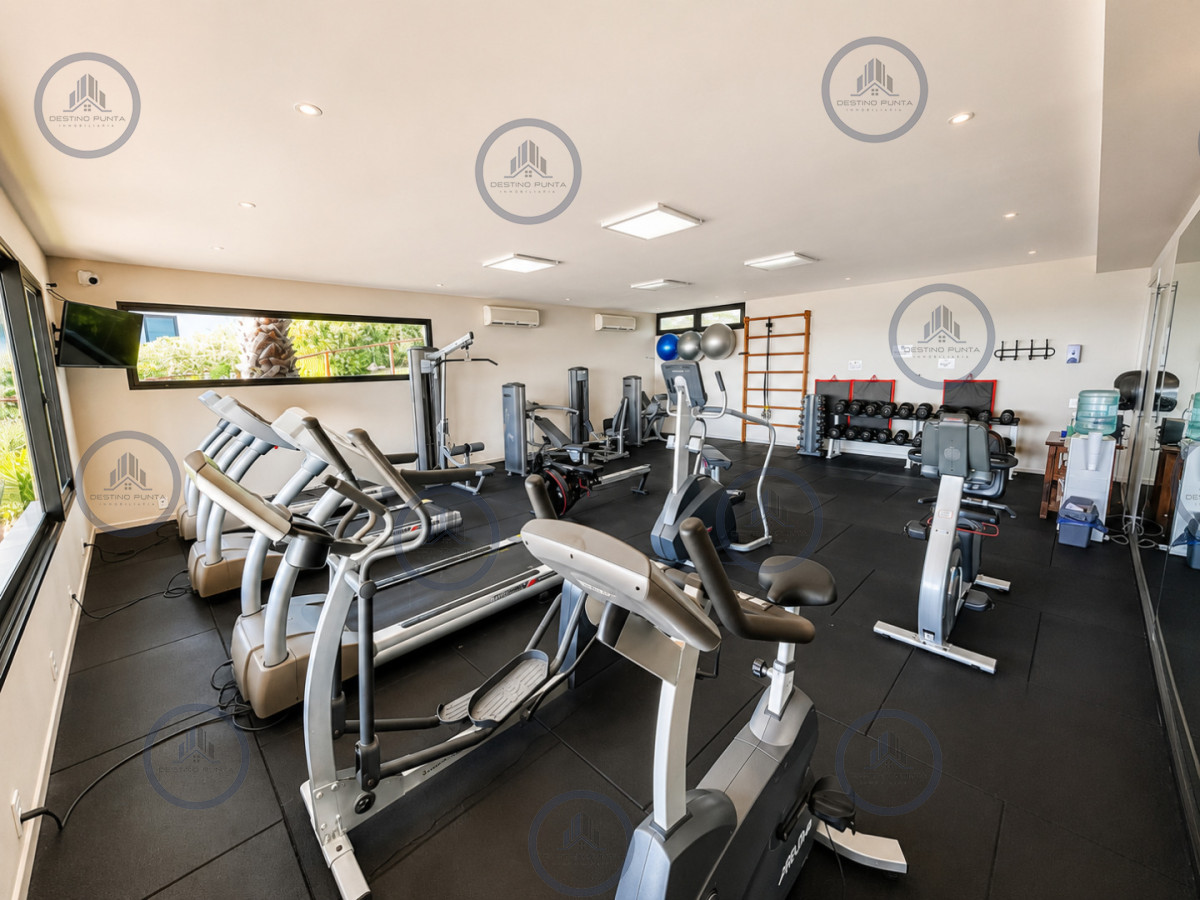 Apartamento ID.2462 - Excelente y amplio departamento duplex en venta de 3 dormitorios mas dependencia con parrillero, Punta Ballena