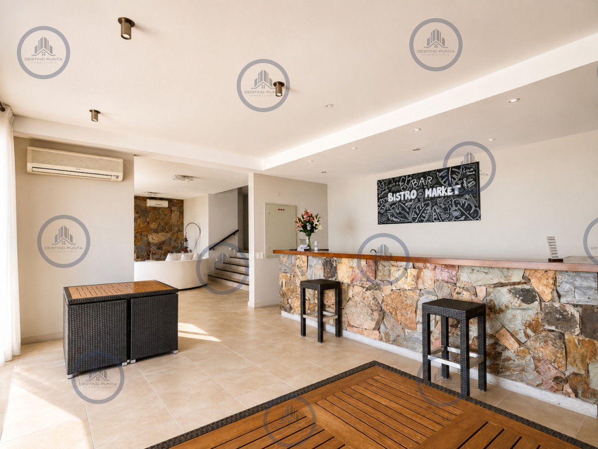 Apartamento ID.2462 - Excelente y amplio departamento duplex en venta de 3 dormitorios mas dependencia con parrillero, Punta Ballena