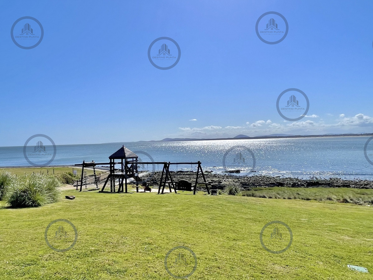 Apartamento ID.1192 - Venta y alquiler de apartamento de dos dormitorios con parrillero de uso exclusivo en Punta Ballena