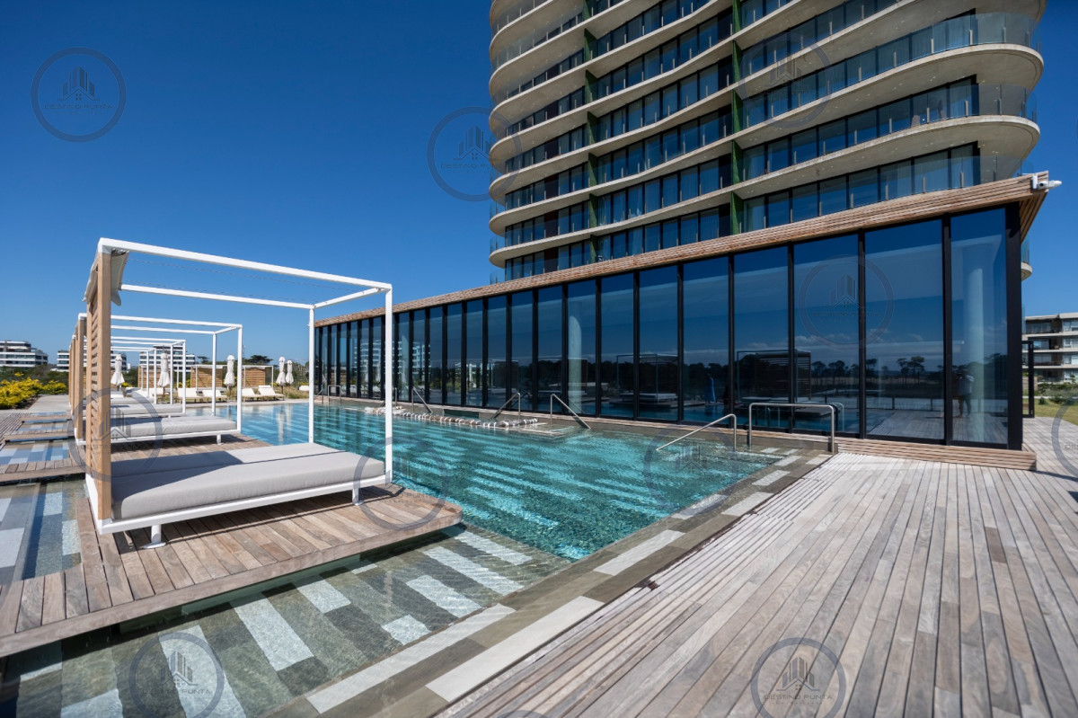Apartamento ID.680 - Venta y alquiler de Apartamento de 1 Dormitorio en suite piso alto de Torre Surfside Village, Punta del Este