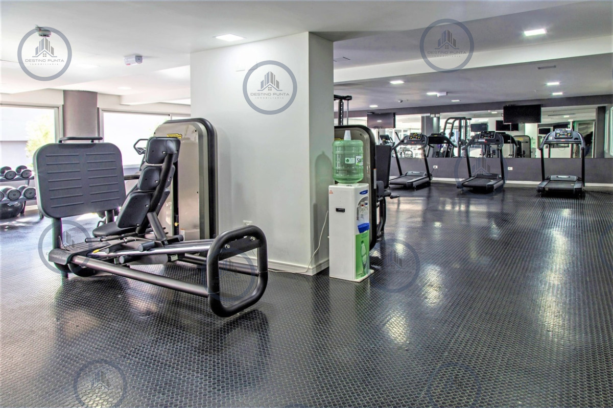 Apartamento ID.171 - Moderno Penthouse con Vista al Mar, en Playa Brava, 3 Dormitorios con Parrillero y Dependencia de servicio