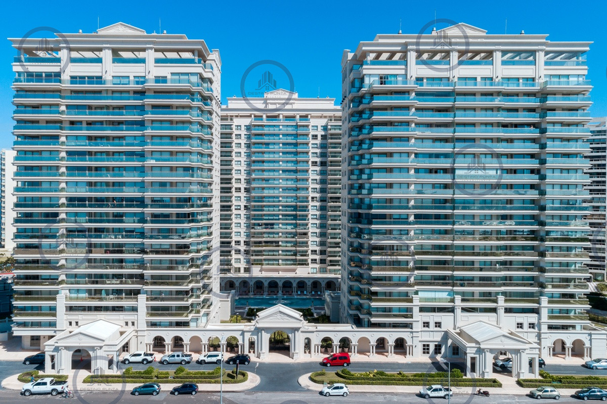 Apartamento ID.238 - Apartamento de 3 Dormitorios en Imperiale, Frente al Mar  - Oportunidad en Venta
