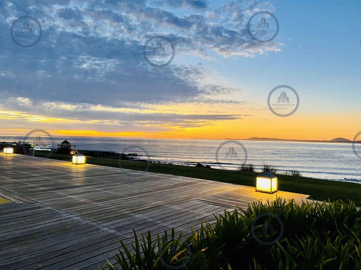 Apartamento ID.1192 - Venta y alquiler de apartamento de dos dormitorios con parrillero de uso exclusivo en Punta Ballena